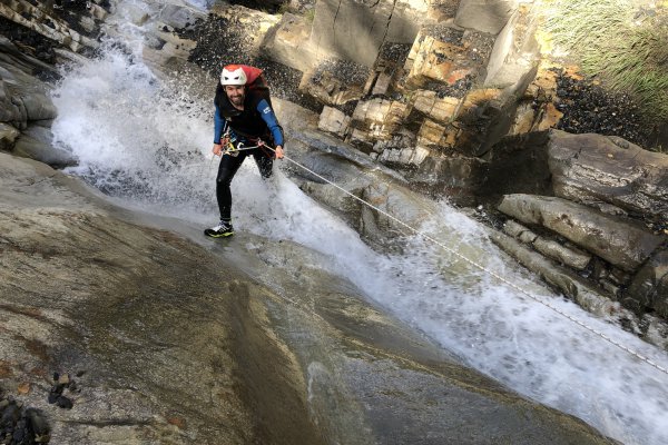 Suivi des EPI : les combinaisons néoprènes de canyonisme désormais concernées